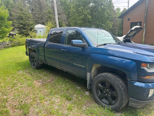 2017 chevrolet silverado1500 lt z71 — photo 2