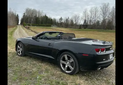 Découvrez cette superbe Chevrolet Camaro SS décapotable de 2011, dotée d'un moteur v8 de 6,2 litres,...