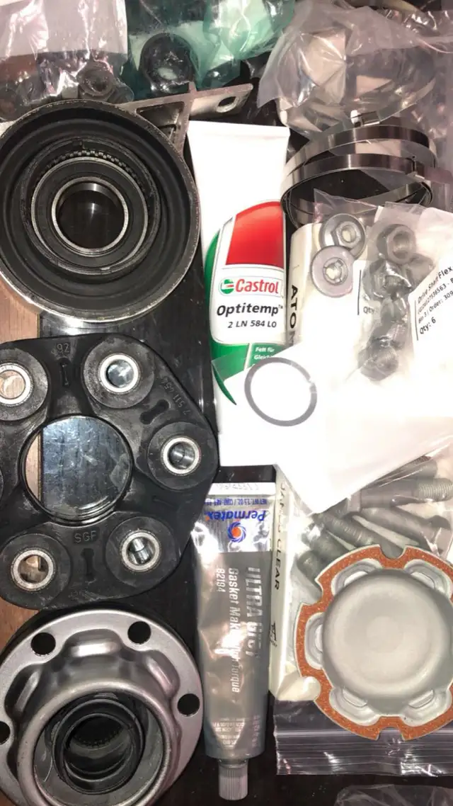 Bmw E46 Driveshaft parts in Transmission & Drivetrain in London - Image 2