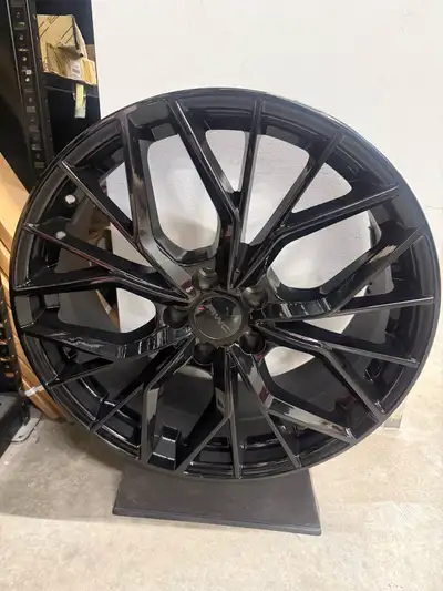 LIKE-NEW Michelin X-Ice Winter Tires + RIMS – ONLY DRIVEN 150 KM! Selling a near brand-new set of Mi...