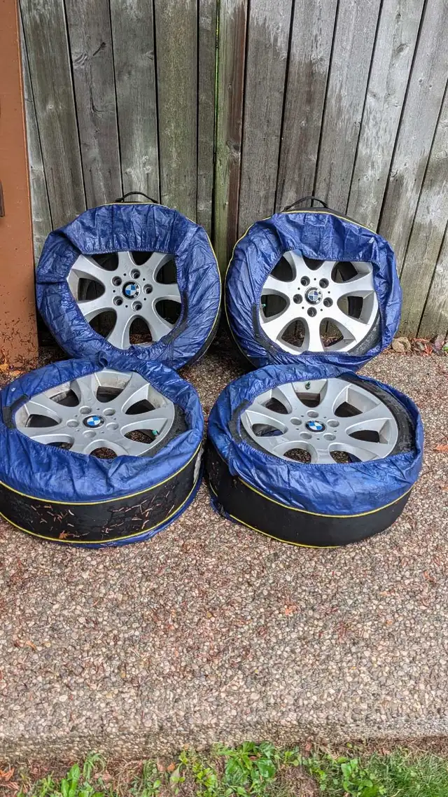 Set of 4 BMW rims with winter tires in Tires & Rims in Hamilton - Image 2