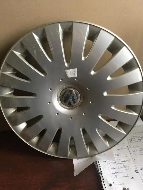 Différent cap  enjoliveurs de roues volkswagen in Tires & Rims in Lévis - Image 5