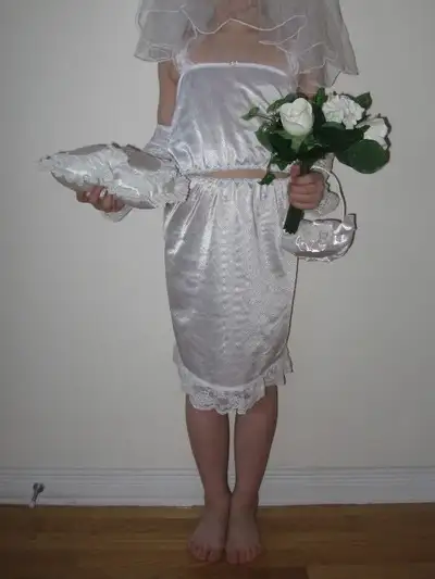 Costume/déguisement de Mariée + accessoires en excellent état, View more