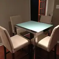 Elegant dining table with 4 elegant seats