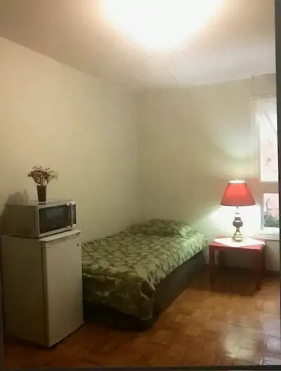 A Furnished Room For Student(s) in a Quiet & Clean House With Unlimited Wireless High Speed Internet...