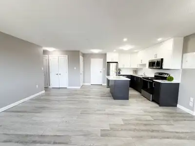 2 Bedroom + 1 Bath. Located at 1 Humber Crt in New Sudbury Unit features spacious living area. In-un...