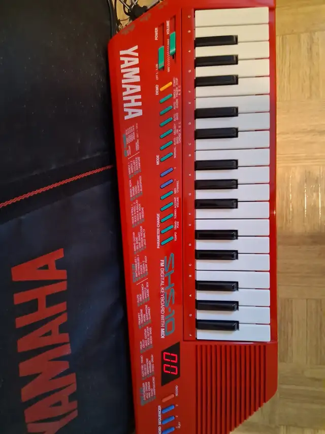 Yamaha SHS-10 FM Digital Mini keyboard in Pianos & Keyboards in West Island - Image 2