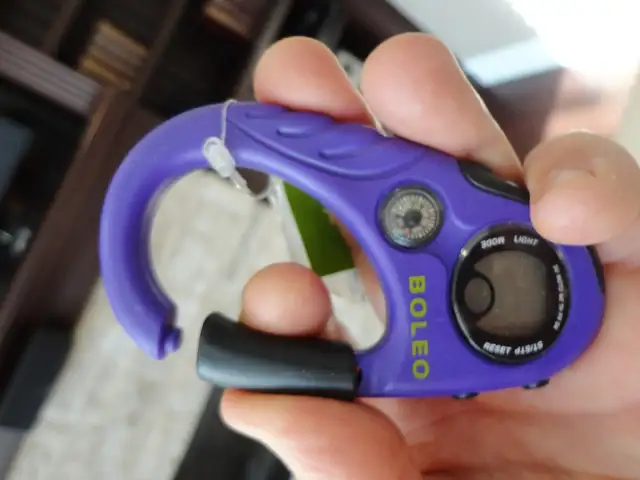 30Pcs. Great Gift Items - Carabiner Radio, Flashlights, Whistle in Other in Kitchener / Waterloo - Image 7