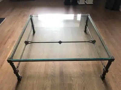 Table cocktail en fer forgé patiné bronze et verre (48"x48"), View more