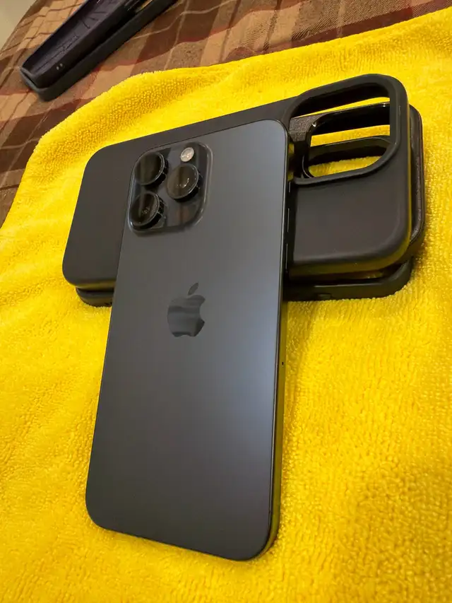 iPhone 15 pro max 256gb -unlocked in Cell Phones in Mississauga / Peel Region - Image 3