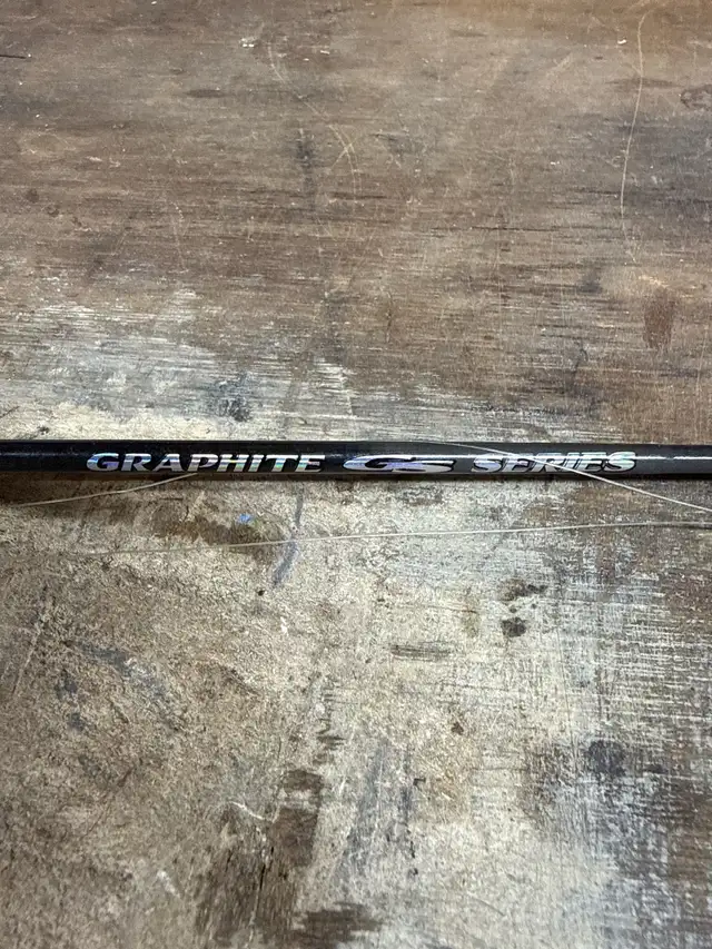 fishing rod and reel in Fishing, Camping & Outdoors in Hamilton - Image 5