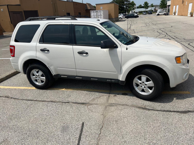 Ford Eacape  in Cars & Trucks in Markham / York Region - Image 2