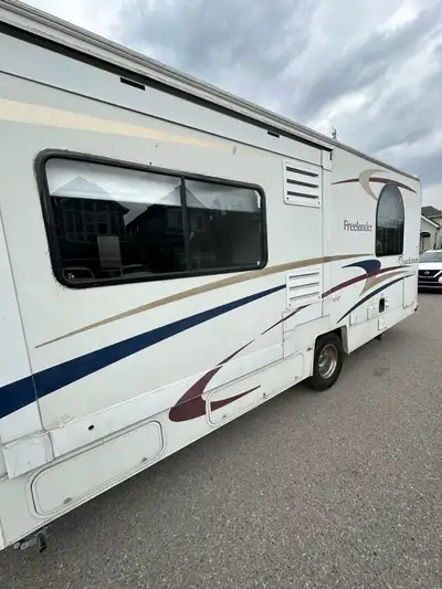 2005 Coachmen Freelander Motorhome - Ford E450 motor V10, 6.7L, 79,000 Miles (not Km) ****** Only Se...
