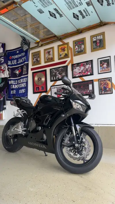 2011 CBR600rr No test rides unless cash in hand. Newly Installed full Yoshimura exhaust with less th...