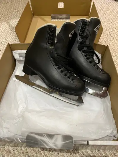 Black figure skates size 3, View more