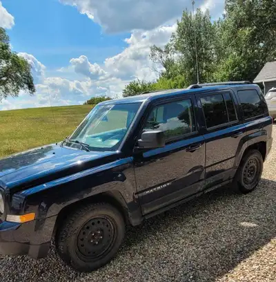2016 Jeep Patriot,283000kms,2.4L engine and automatic transmission, jeep is mechanically in awesome...
