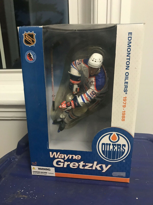 Wayne Gretzky McFarlane Figurine in Arts & Collectibles in Peterborough