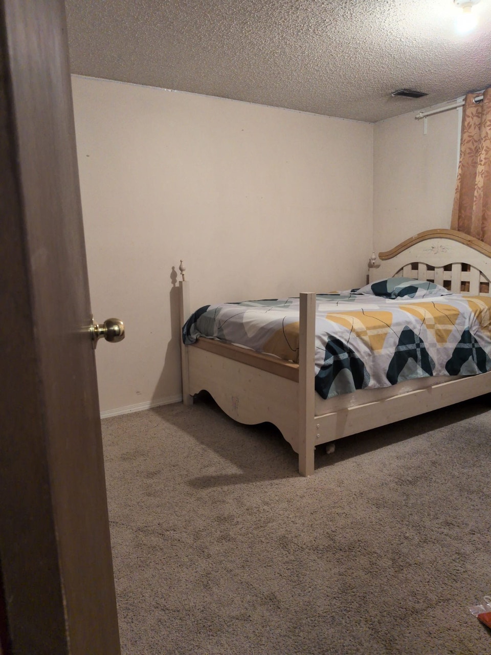 Room for rent 4