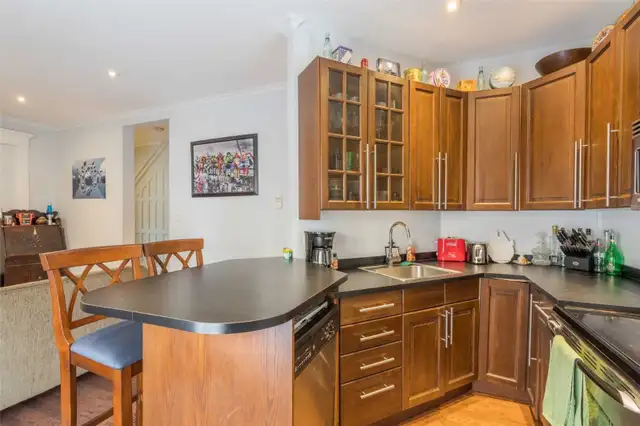 2 Bedroom, 1 Full Washroom Unit! Available ASAP! in Long Term Rentals in Peterborough - Image 5