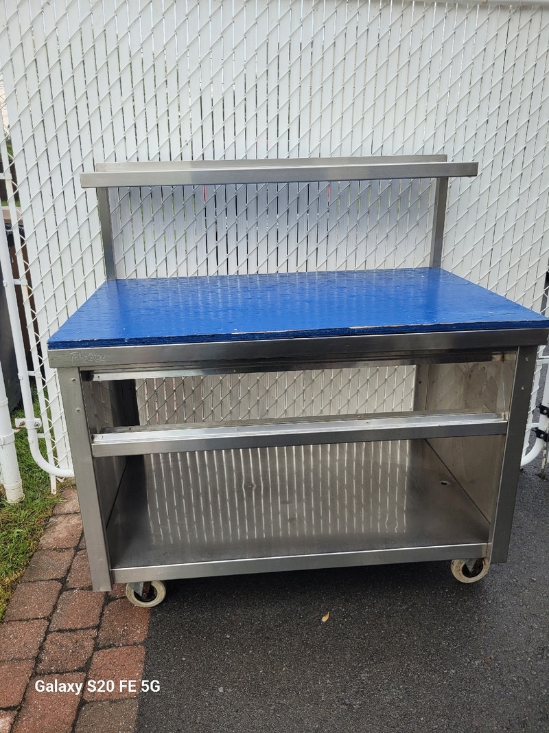 Etabli sur roues, table de travail, work table Rangement pour outils