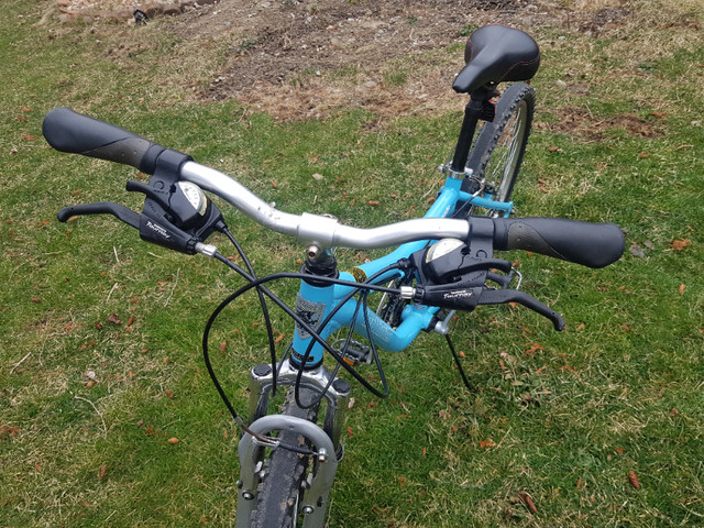 26 inch MOUNTAIN BICYCLE blue in Mountain in Mississauga / Peel Region - Image 2