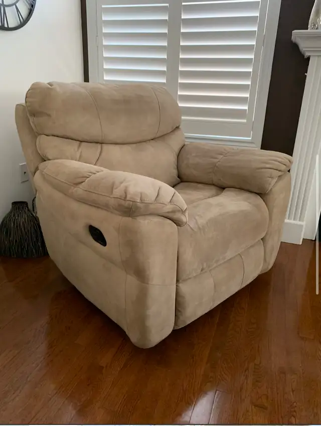 Recycling Sofa & 2 Recycling Chairs in Couches & Futons in Oshawa / Durham Region - Image 4