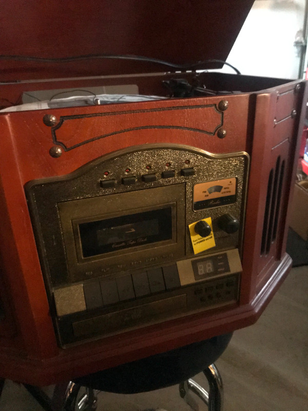 Vintage stereo cabinet with Turntable in Stereo Systems & Home Theatre in Grande Prairie - Image 3