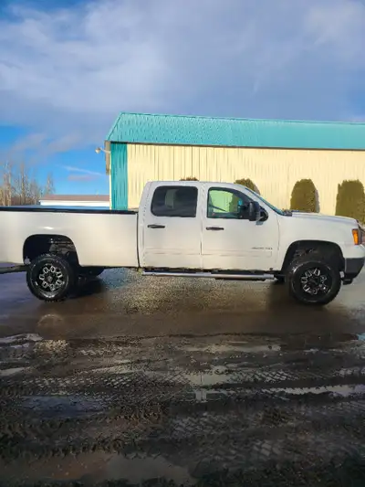2011 sierra 3500 deleted. Leveled with 33"tires. Runs and drives great. Aftermarket Bluetooth deck....