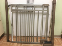 baby metal safety gate by Summer NEW standard size up to 42''