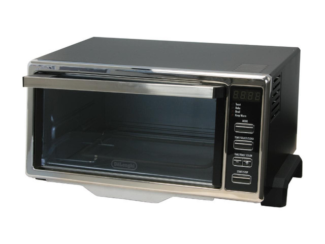 DELONGHI Sleek Portable small Toaster Oven in Toasters & Toaster Ovens in Markham / York Region