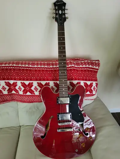 Epiphone es335 in Cherry Red Immaculate condition Includes soft case Will deliver to Ottawa/Kingston...