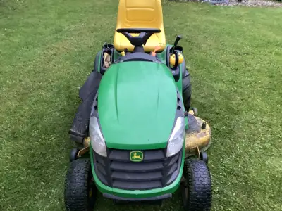 Reliable Power & A Perfect Cut Selling my John Deere D140 lawn tractor. This machine is a workhorse,...