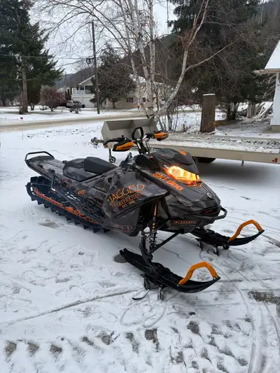 Selling my wife’s sled. 2020 summit expert 165 850. New brake pads and track last year. Has rear sto...