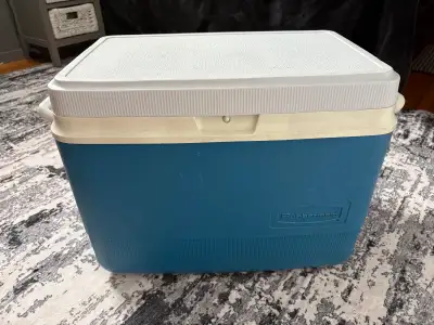 Large Rubbermaid Cooler, View more