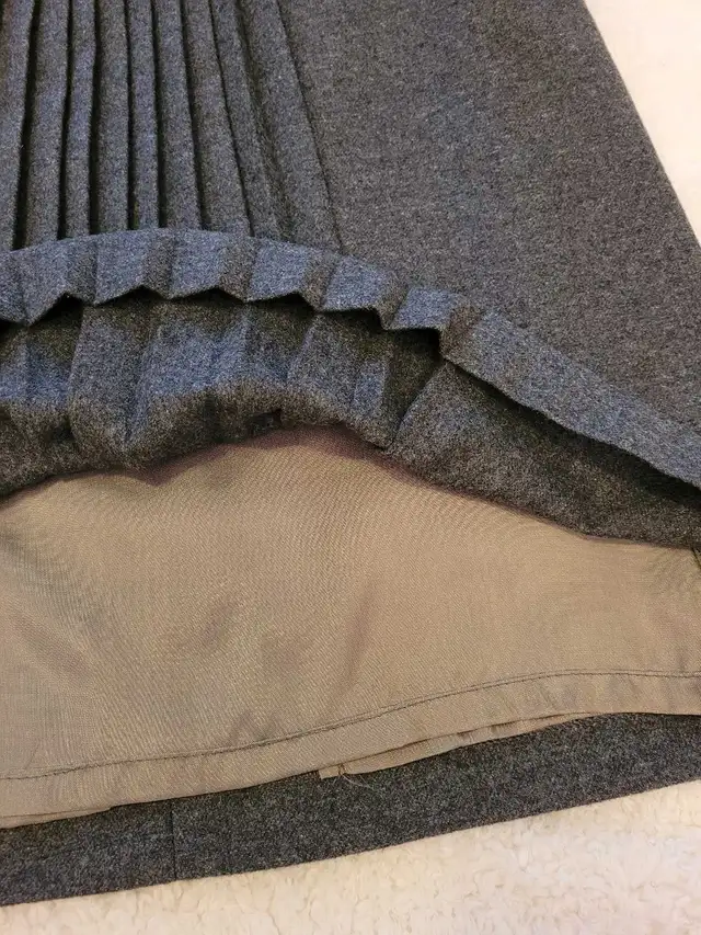 Wool Skirt in Women's - Dresses & Skirts in Mississauga / Peel Region - Image 6