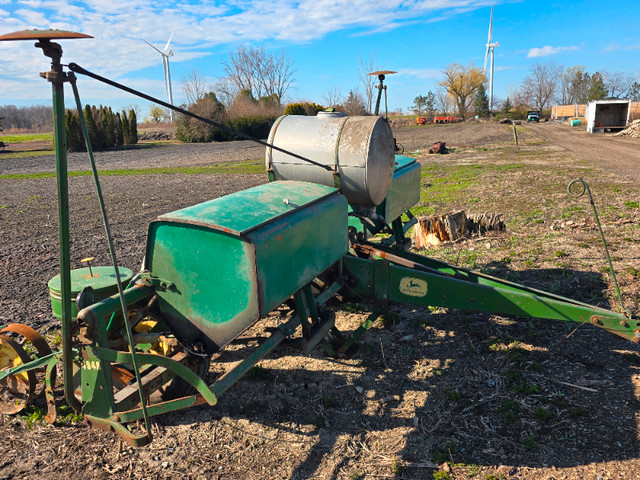 John Deere 4 row corn planter in Farming Equipment in Leamington - Image 3