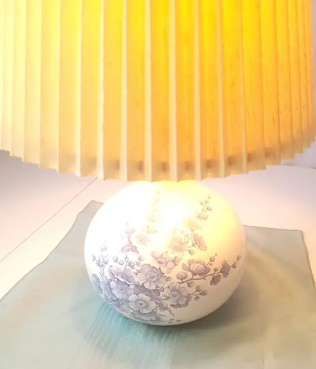 Ceramic Floral Table Lamp with Pleated Shade Blue and White 70s in Indoor Lighting & Fans in Markham / York Region - Image 4