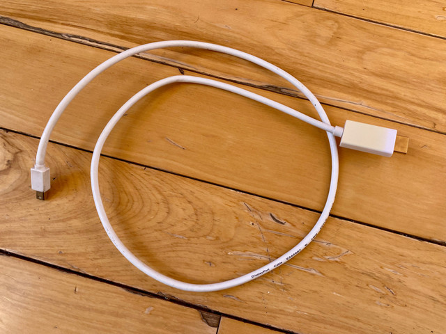 Apple 3' DisplayPort to HDMI cable in Cables & Connectors in Kingston