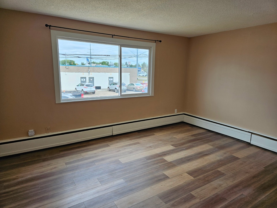 1 bedroom apartment $1,100.00 at 2115 7th Street East 3
