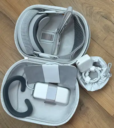 Spatial Computing Headset Apple Vision Pro 1TB — Like New, View more
