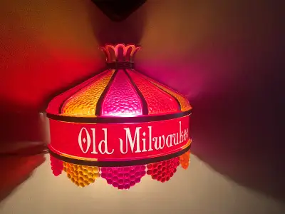 Vintage OLD MILWAUKEE Beer Bar Tiffany Stained Glass Style LightUp Sconce 1960-1970 Highly collectab...