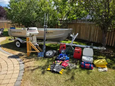 2001 crestliner 14 ft deep V aluminum fishing boat. Has a Johnson 25hp 2 stroke motor. Comes with a...