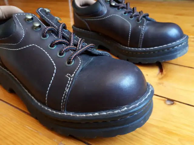 Soulier cap d'acier pour femme pointure 7 in Women's - Shoes in Québec City - Image 2