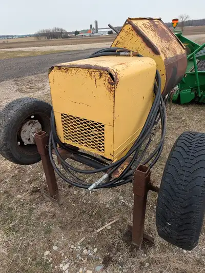 Towable hydraulic Mortar/concrete mixer on wheels and elevator stands with 30 foot hydraulic hoses....