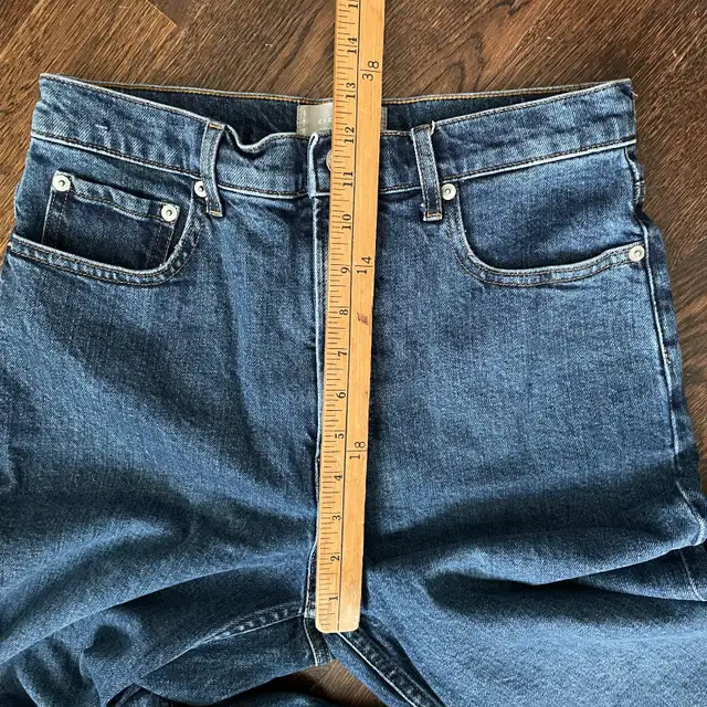 Everlane Way High Wide Leg Flare Jeans-Size 29 Regular in Women's - Bottoms in City of Toronto - Image 10