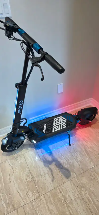 Apollo Explore electric scooter. Comes with charger and spare parts kit. 1000W motor. 49km/hr top sp...
