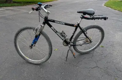 Made in Canada! Small adult bicycle, 18" frame. Suitable for a teenager or adult woman. Lightly ridd...