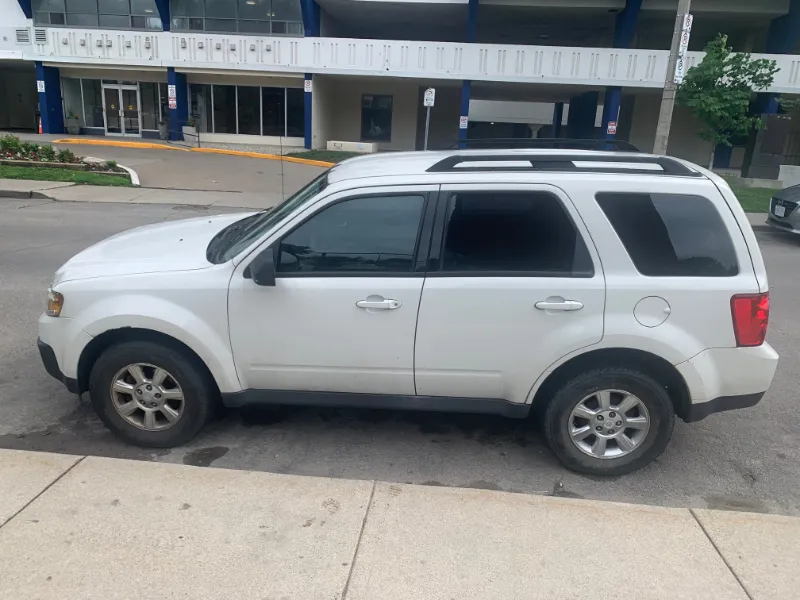 4 cylinders 2009 Mazda Tribute Great on GAS