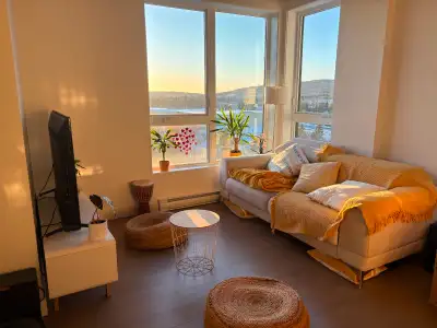 Appartement moderne et lumineux situé au 7ᵉ étage, offrant une vue dégagée exceptionnelle avec couch...