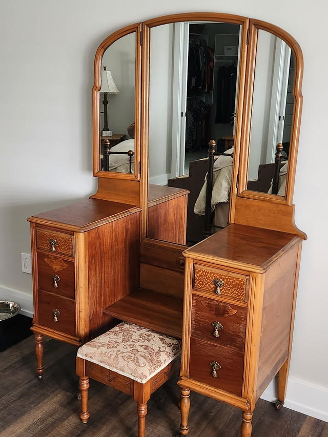 Antique Vanity and stool Dressers & Wardrobes ChathamKent Kijiji